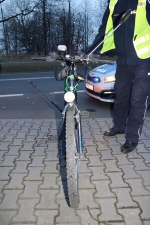 policjanci na miejscu zdarzenia