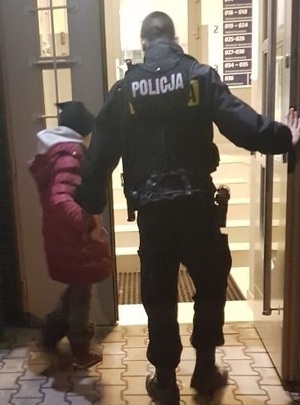 Odnaleziona 10 latka z policjantem