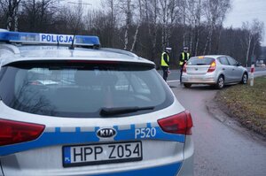 Policjanci podczas "Kaskadowego pomiaru prędkości"