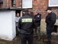 Zabrzańscy policjanci i pracownik socjalny podczas ogólnopolskiego liczenia osób bezdomnych