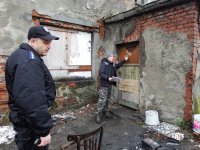 Zabrzańscy policjanci i pracownik socjalny podczas ogólnopolskiego liczenia osób bezdomnych