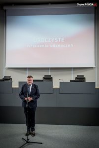 Policjanci biorący udział w uroczystościach odznaczenia medalami Za Długoletnią Służbę i Za Zasługi dla Policji