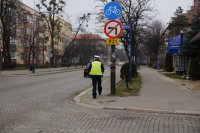 Policjant zabrzańskiej drogówki podczas lustracji dróg rowerowych