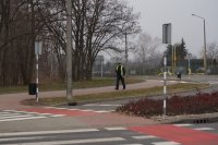 Policjant zabrzańskiej drogówki podczas lustracji dróg rowerowych