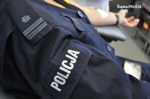 Śląscy policjanci podczas honorowego oddawania krwi