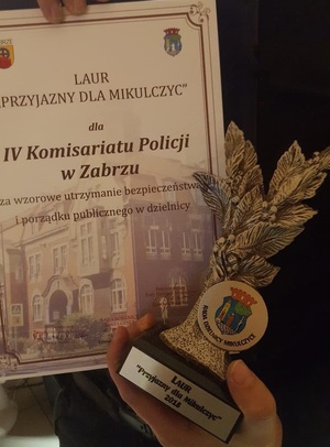 Laur "Przyjazny dla Mikulczyc " i statuetka