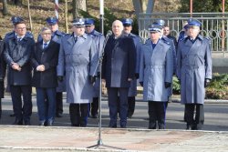 Minister Spraw Wewnętrznych i Administracji Joachim Brudziński, komendant Główny Policji  gen. insp. Jarosław Szymczyk, Komendant Wojewódzki Policji w Katowicach nadinsp. Krzysztof Justyński podczas ślubowania nowo przyjętych policjantów na terenie OPP Katowice