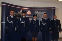 policjanci w nowym wzorze umundurowania