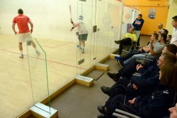 zawodnicy podczas gry w squasha