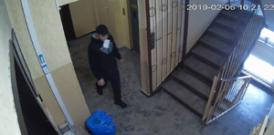 mężczyzna podejrzewany o kradzież ieszkaniową