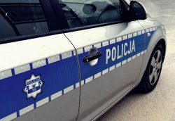 Zdjęcie kolorowe: policyjny radiowóz