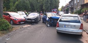 Zdjęcie kolorowe:  samochody po kolizji