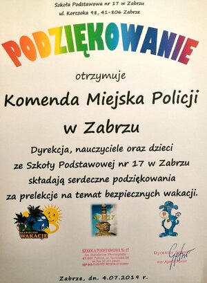 Zdjęcie kolorowe:  podziękowanie  za  prowadzenie  prelekcji