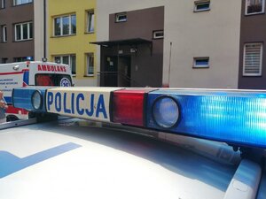 Zdjęcie kolorowe: radiowóz policyjny