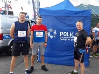 Zdjęcie kolorowe: policjanci podczas 11 PKO Bytomskiego Półmaratonu.