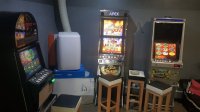 zdjęcie kolorowe: zabezpieczone automaty do gier hazardowych