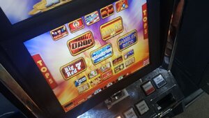 zdjęcie kolorowe: zabezpieczone automaty do gier hazardowych