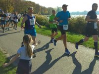 Zdjęcie kolorowe:  zabrzańscy policjanci podczas poznańskiego maratonu