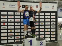 Zdjęcie kolorowe:  zabrzańscy policjanci podczas poznańskiego maratonu
