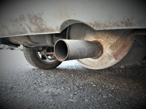 Zdjęcie kolorowe: rura wydechowa