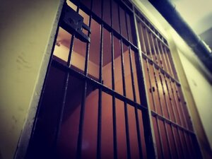 zdjęcie kolorowe: karata aresztu