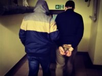Zdjęcie kolorowe: zatrzymana za  usiłowanie  rozboju i zabójstwa.