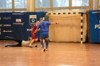 zdjęcie kolorowe: Zawodnicy podczas III Charytatywnego Turnieju Futsalu o Puchar Komendanta Miejskiego Policji w Zabrzu