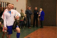 zdjęcie kolorowe: Zawodnicy podczas III Charytatywnego Turnieju Futsalu o Puchar Komendanta Miejskiego Policji w Zabrzu
