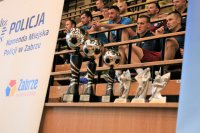 zdjęcie kolorowe: Zawodnicy podczas III Charytatywnego Turnieju Futsalu o Puchar Komendanta Miejskiego Policji w Zabrzu