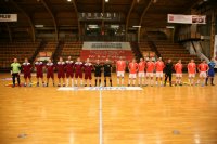 zdjęcie kolorowe: Zawodnicy podczas III Charytatywnego Turnieju Futsalu o Puchar Komendanta Miejskiego Policji w Zabrzu