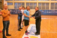 zdjęcie kolorowe: Zawodnicy podczas III Charytatywnego Turnieju Futsalu o Puchar Komendanta Miejskiego Policji w Zabrzu
