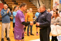 zdjęcie kolorowe: Zawodnicy podczas III Charytatywnego Turnieju Futsalu o Puchar Komendanta Miejskiego Policji w Zabrzu