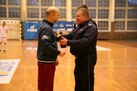 zdjęcie kolorowe: Zawodnicy podczas III Charytatywnego Turnieju Futsalu o Puchar Komendanta Miejskiego Policji w Zabrzu
