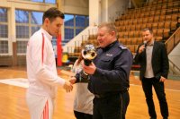 zdjęcie kolorowe: Zawodnicy podczas III Charytatywnego Turnieju Futsalu o Puchar Komendanta Miejskiego Policji w Zabrzu