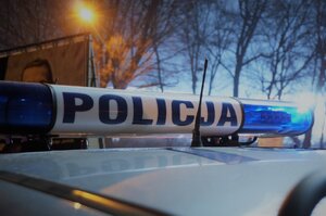 Zdjęcie kolorowe: radiowóz Policji