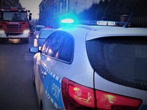 Zdjęcie kolorowe: radiowóz Policji