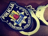 zdjęcie kolorowe: naszywka i kajdanki