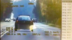 zdjęcie kolorowe: zdjęcie wideorejestratora prędkości