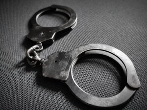 Zdjęcie kolorowe: kajdanki