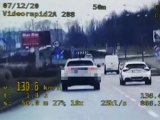 Zdjęcie z nagrania z policyjnego wideo rejestratora, na którym pojazd przekracza dozwolona prędkość, jadąc 130 km/h