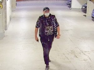 Wizerunek osoby podejrzewanej o kradzież opon