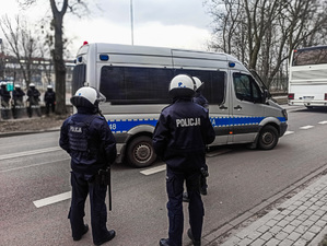 Policjanci podczas zabezpieczenia meczu górnika Zabrze