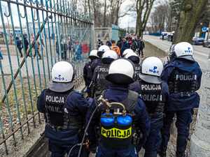 Policjanci podczas zabezpieczenia meczu górnika Zabrze