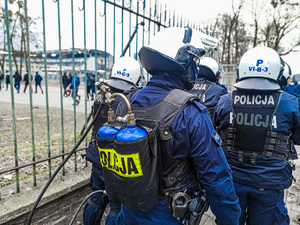 Policjanci podczas zabezpieczenia meczu górnika Zabrze