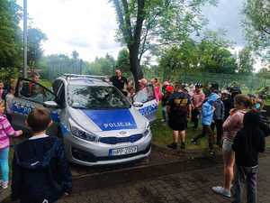 Policjanci na  festynie podczas  obchodów dnia dziecka w Zabrzu