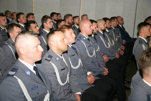 Policjanci podczas obchodów święta policji w Zabrzu na  terenie zabytkowej kopalni Guido.