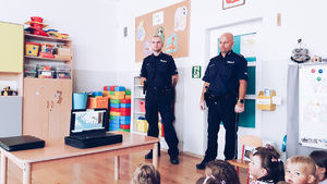 Dzielnicowi podczas  zajęć w przedszkolu