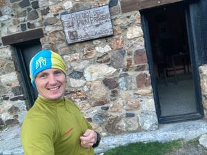 asp. Michał Puchała podczas zdobywania najwyższego szczytu Andory

Widok górski na Pireneje