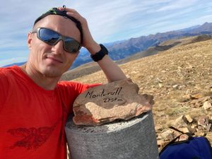asp. Michał Puchała podczas zdobywania najwyższego szczytu Andory

Widok górski na Pireneje