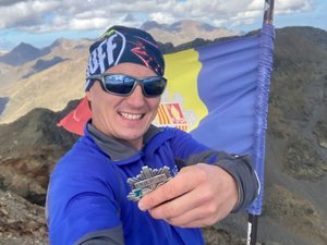 asp. Michał Puchała podczas zdobywania najwyższego szczytu Andory

Widok górski na Pireneje